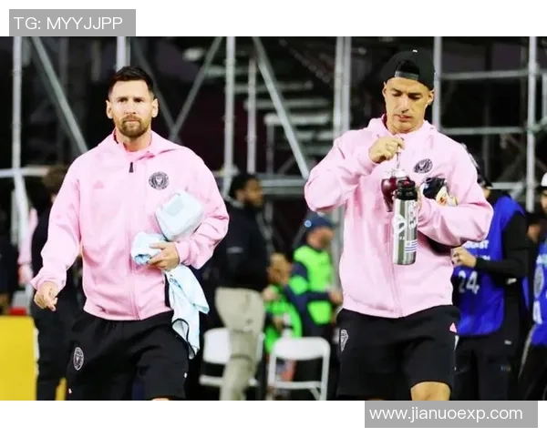 足球明星的日常生活瞬间合集精彩图文分享与背后的故事揭秘